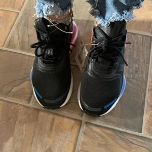 Adidas NWT NMD V3J youth 5.5 women’s sz 7